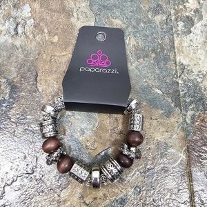 New paparazzi silvertone stretchy bracelet
